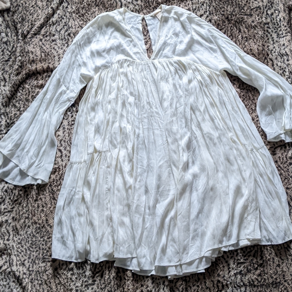 70s inspired bell sleeve dress - Picture 3 of 6